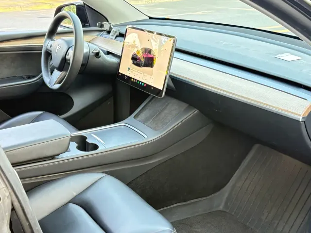 Tesla Model Y — Фото автомобиля 8