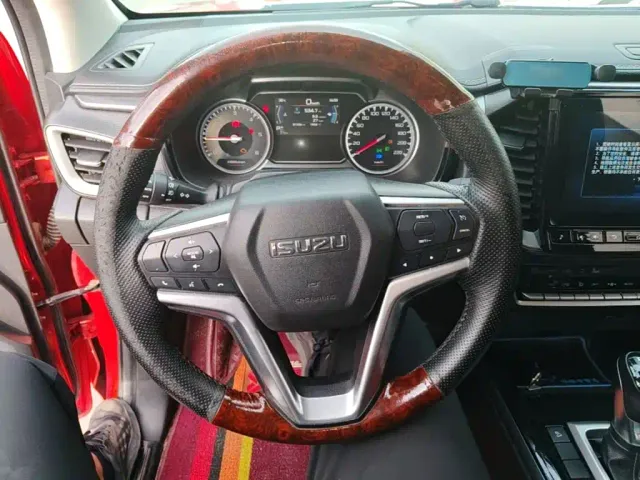 Isuzu D-MAX — Фото автомобиля 10