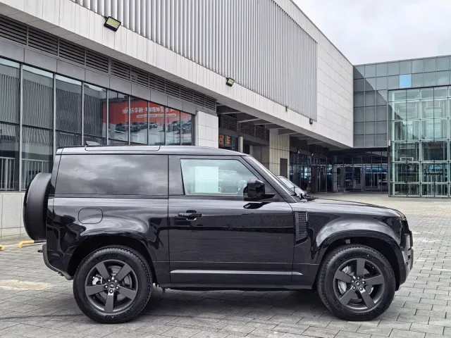 Land Rover Defender — Фото автомобиля 4