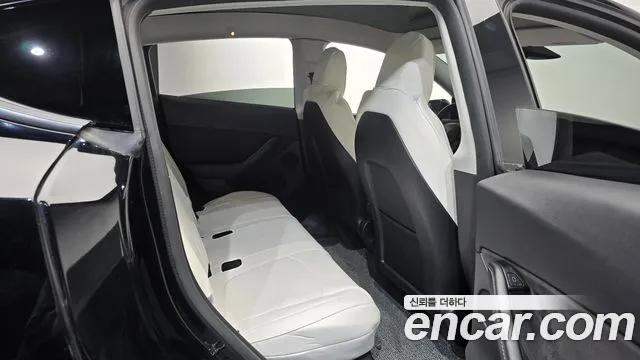 Tesla Model Y — Фото автомобиля 17