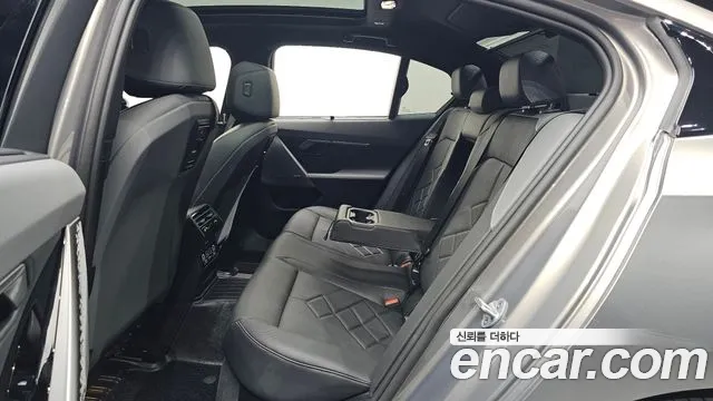BMW 5-Series 5 серия (G60) 530i xDrive M Sport — Фото автомобиля 11
