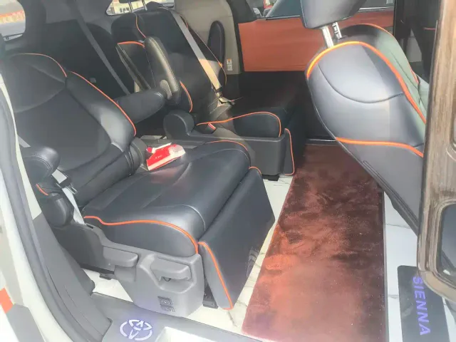Toyota Sienna — Фото автомобиля 8