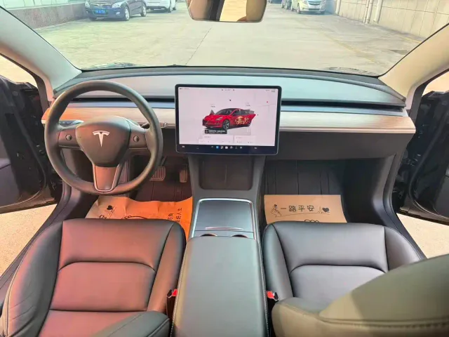Tesla Model 3 — Фото автомобиля 9