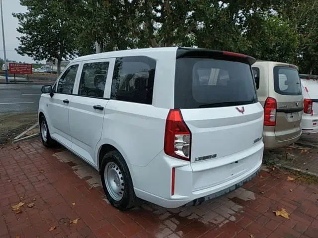 Wuling Hongguang Plus — Фото автомобиля 4