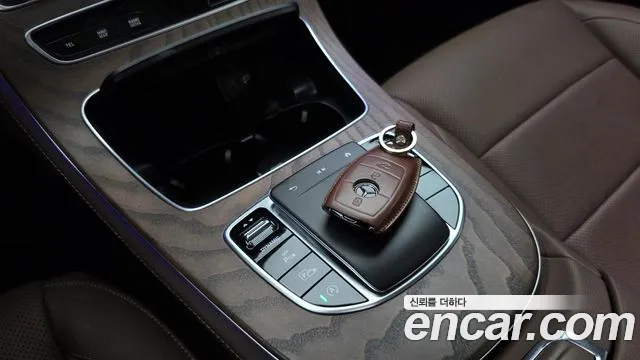 Mercedes-Benz E-Class — Фото автомобиля 14