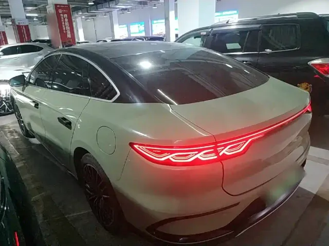 BYD Han 2022 DM-i 121KM Prestige — Фото автомобиля 4