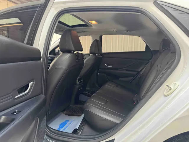 Hyundai Elantra — Фото автомобиля 8