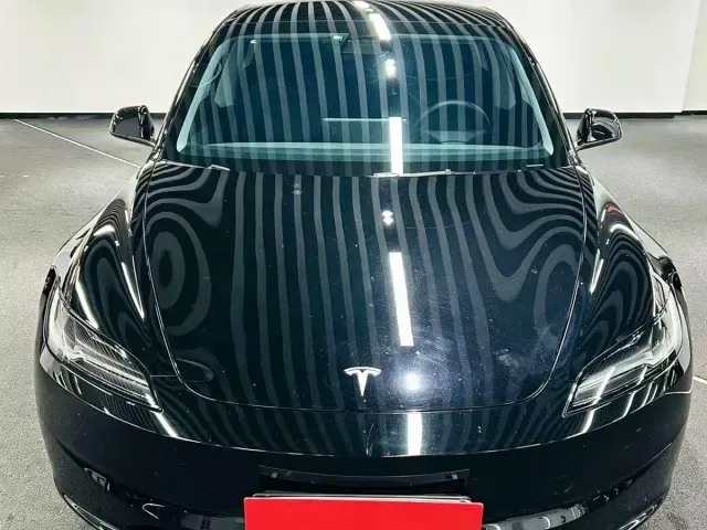 Tesla Model 3 — Фото автомобиля 2