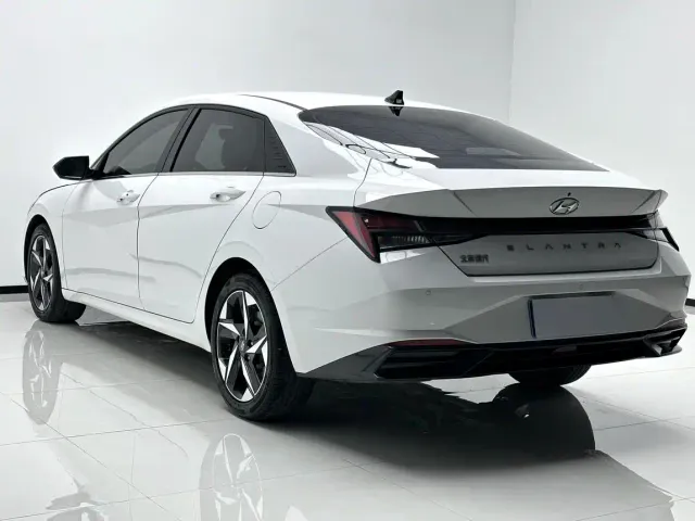 Hyundai Elantra — Фото автомобиля 3
