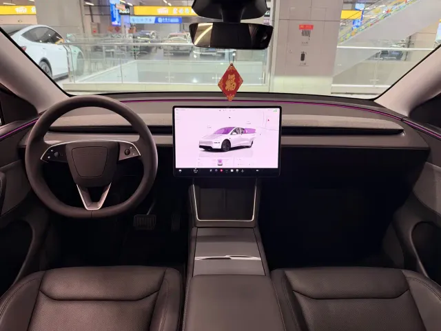 Tesla Model Y — Фото автомобиля 8