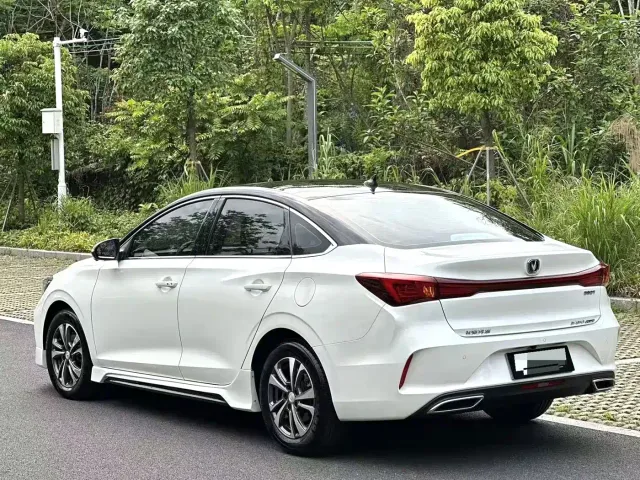 Changan Eado — Фото автомобиля 7