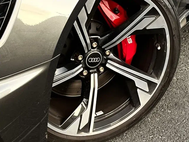 Audi RS 4 — Фото автомобиля 14