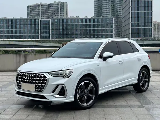 Фотография автомобиля — Audi Q3