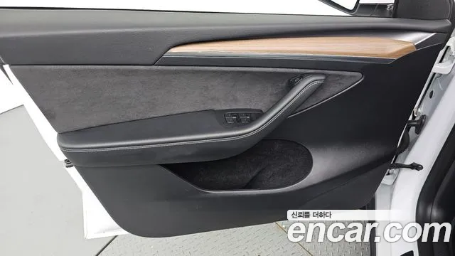 Tesla Model Y — Фото автомобиля 13