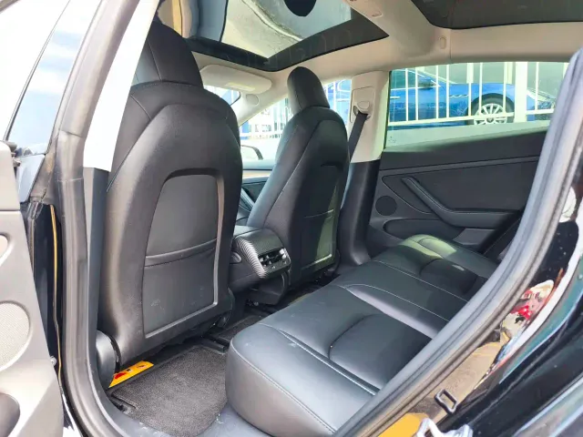 Tesla Model 3 — Фото автомобиля 8