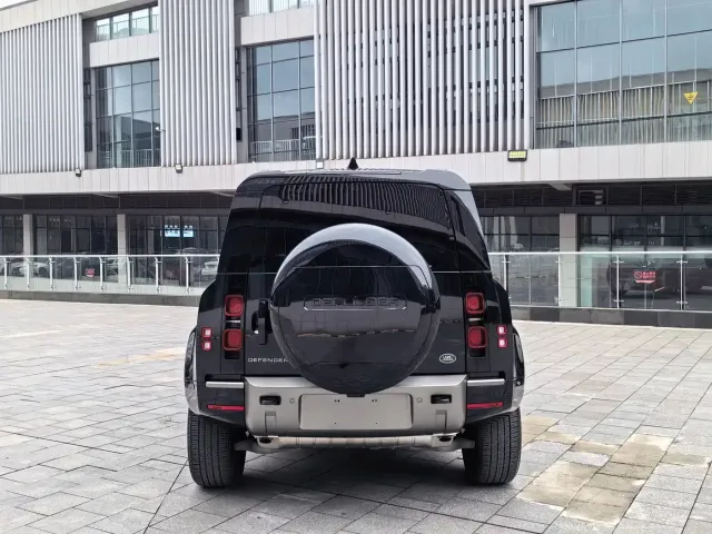 Land Rover Defender — Фото автомобиля 17
