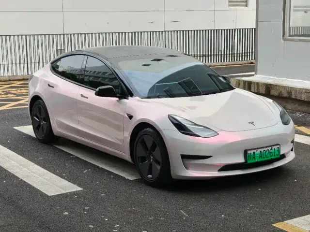 Tesla Model 3 — Фото автомобиля 2