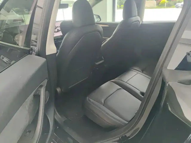 Tesla Model Y — Фото автомобиля 7
