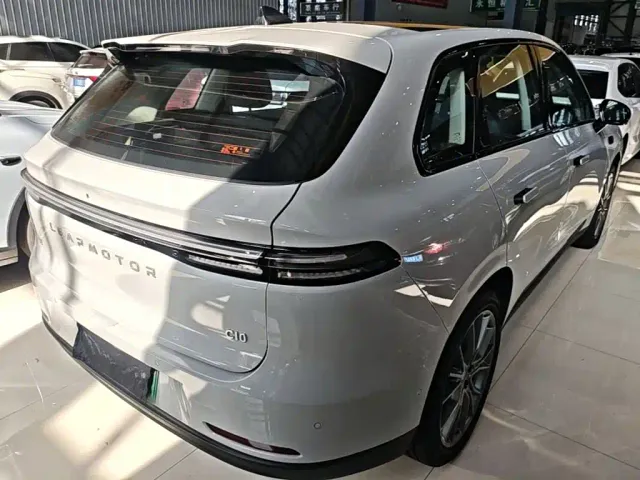 Leapmotor C10 — Фото автомобиля 6