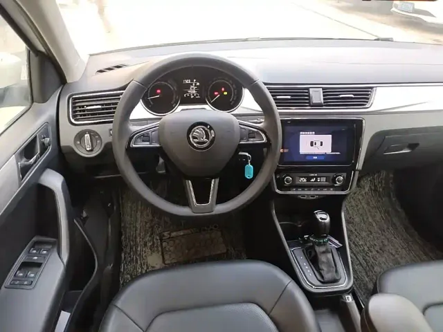 Skoda Rapid — Фото автомобиля 10
