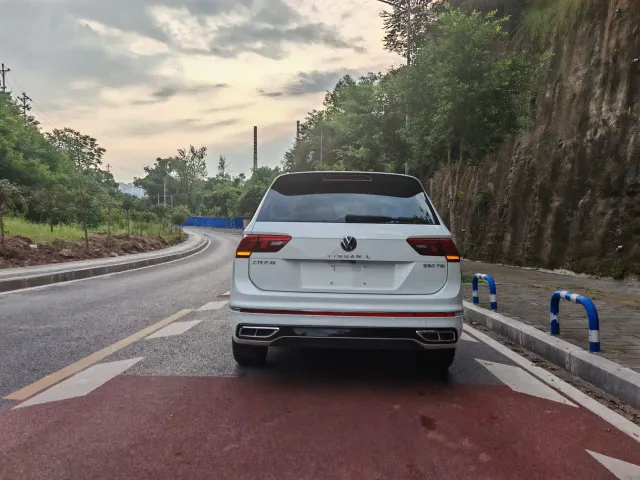 Volkswagen Tiguan L — Фото автомобиля 8