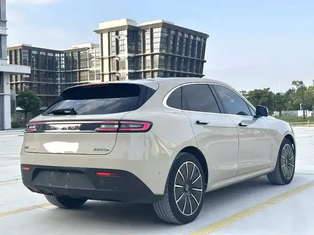 Aito M5 — Фото автомобиля 8