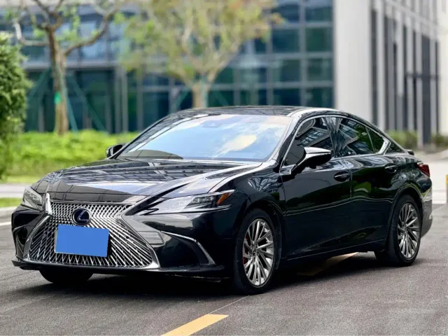 Фотография автомобиля — Lexus ES