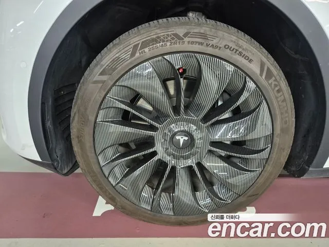 Tesla Model Y — Фото автомобиля 18