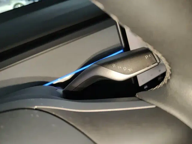 Tesla Model Y — Фото автомобиля 13