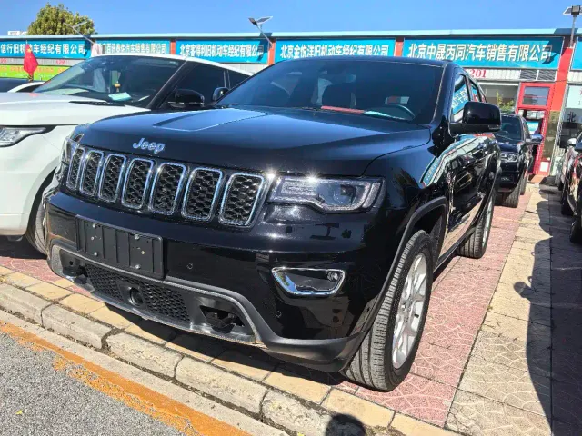 Jeep Grand Cherokee — Фото автомобиля 3