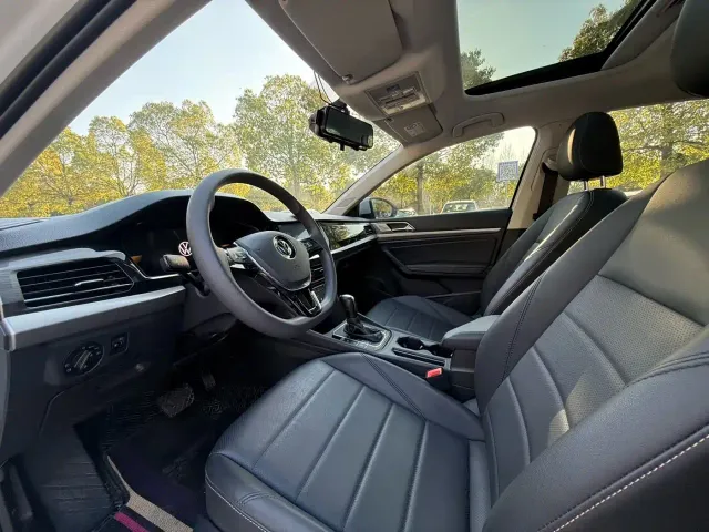 Volkswagen Lavida 2022 1.5L Auto Comfort Edition — Фото автомобиля 4
