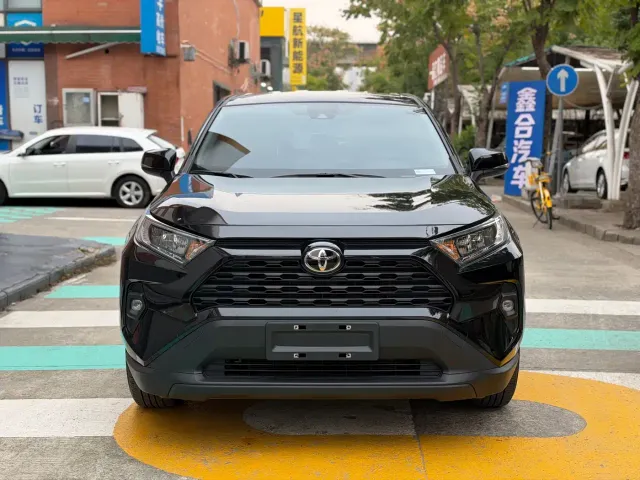 Toyota RAV4 — Фото автомобиля 2