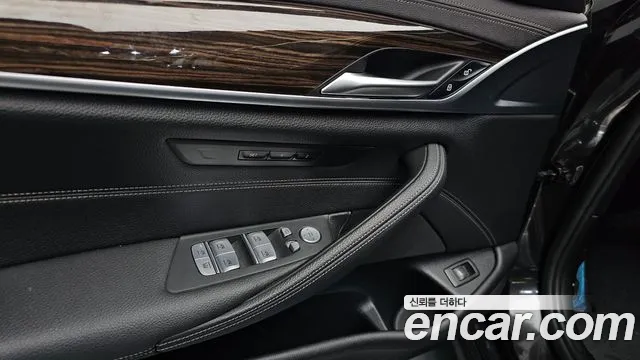 BMW 5-Series — Фото автомобиля 25