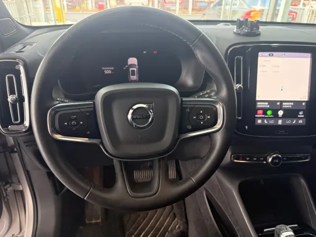 Volvo XC40 — Фото автомобиля 10