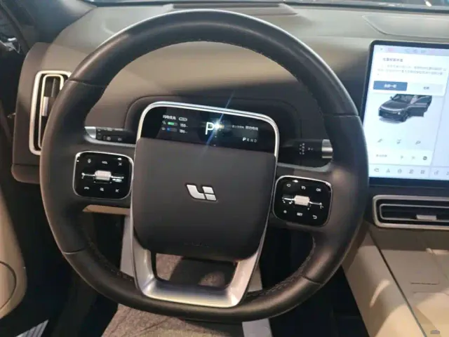 Li Auto L9 — Фото автомобиля 10