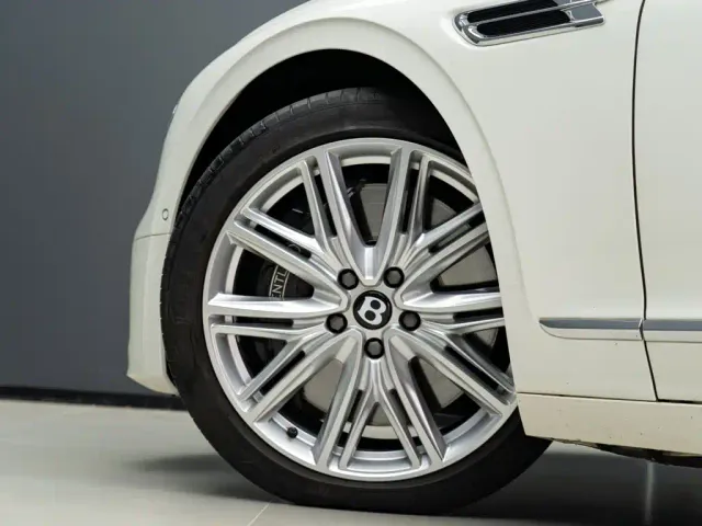 Bentley Flying Spur — Фото автомобиля 6