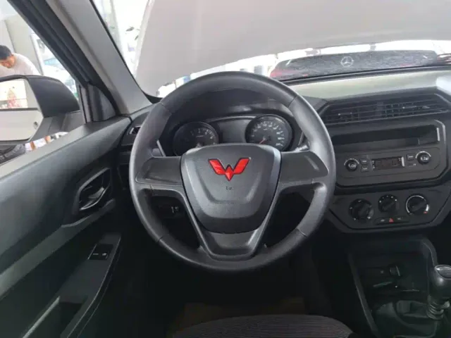 Wuling Hongguang — Фото автомобиля 10