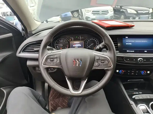 Buick Regal — Фото автомобиля 10