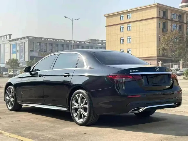 Mercedes-Benz E-Class — Фото автомобиля 9