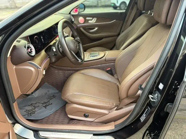 Mercedes-Benz E-Class — Фото автомобиля 7