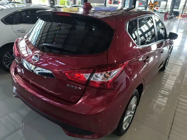 Nissan Tiida — Фото автомобиля 6