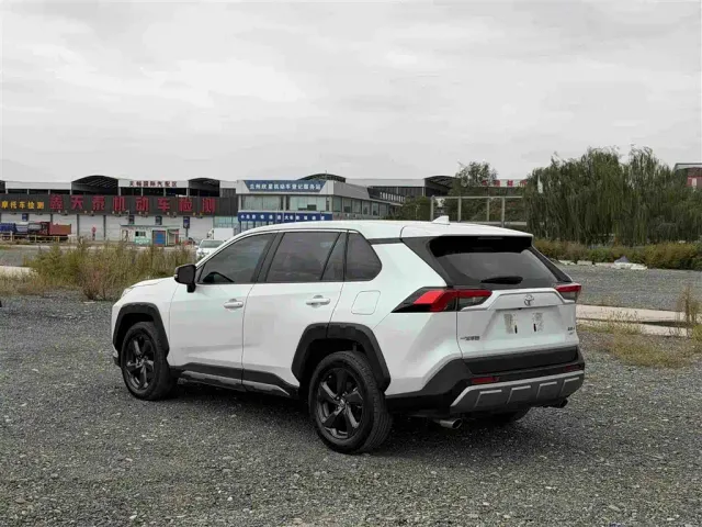 Toyota RAV4 — Фото автомобиля 6
