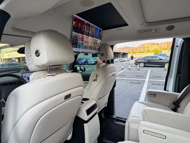 Li Auto MEGA — Фото автомобиля 7