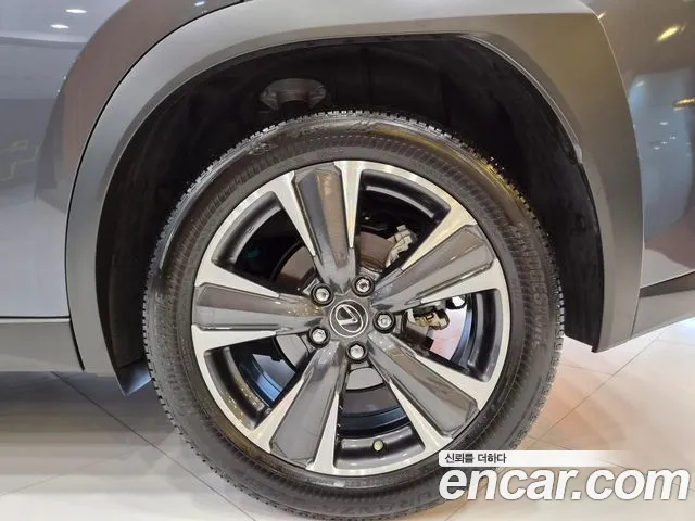 Lexus UX — Фото автомобиля 7