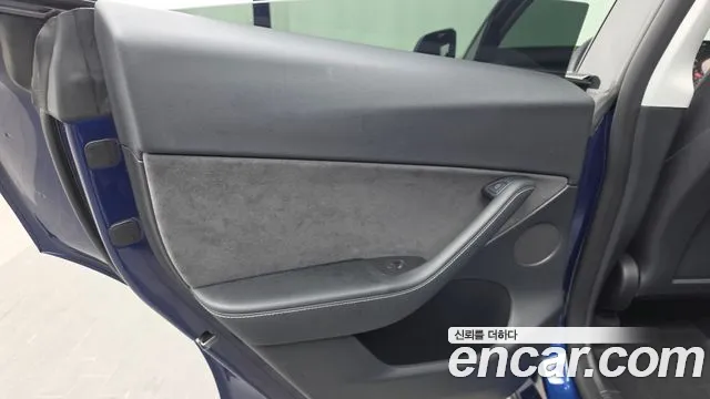Tesla Model Y — Фото автомобиля 14