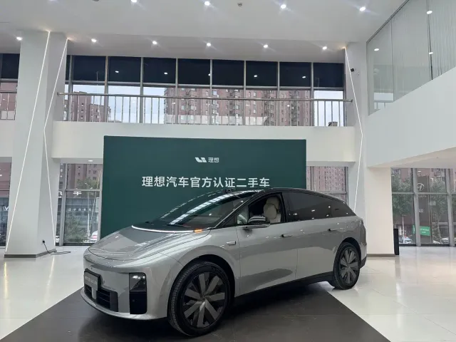 Фотография автомобиля — Li Auto i6