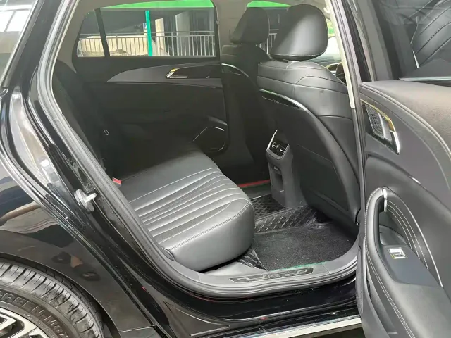 Hongqi H5 — Фото автомобиля 9