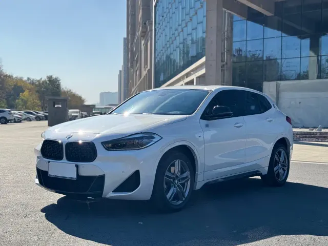 Фотография автомобиля — BMW X2