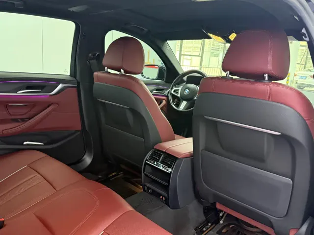 BMW 5 Series — Фото автомобиля 10