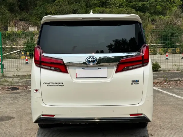 Toyota Alphard — Фото автомобиля 14